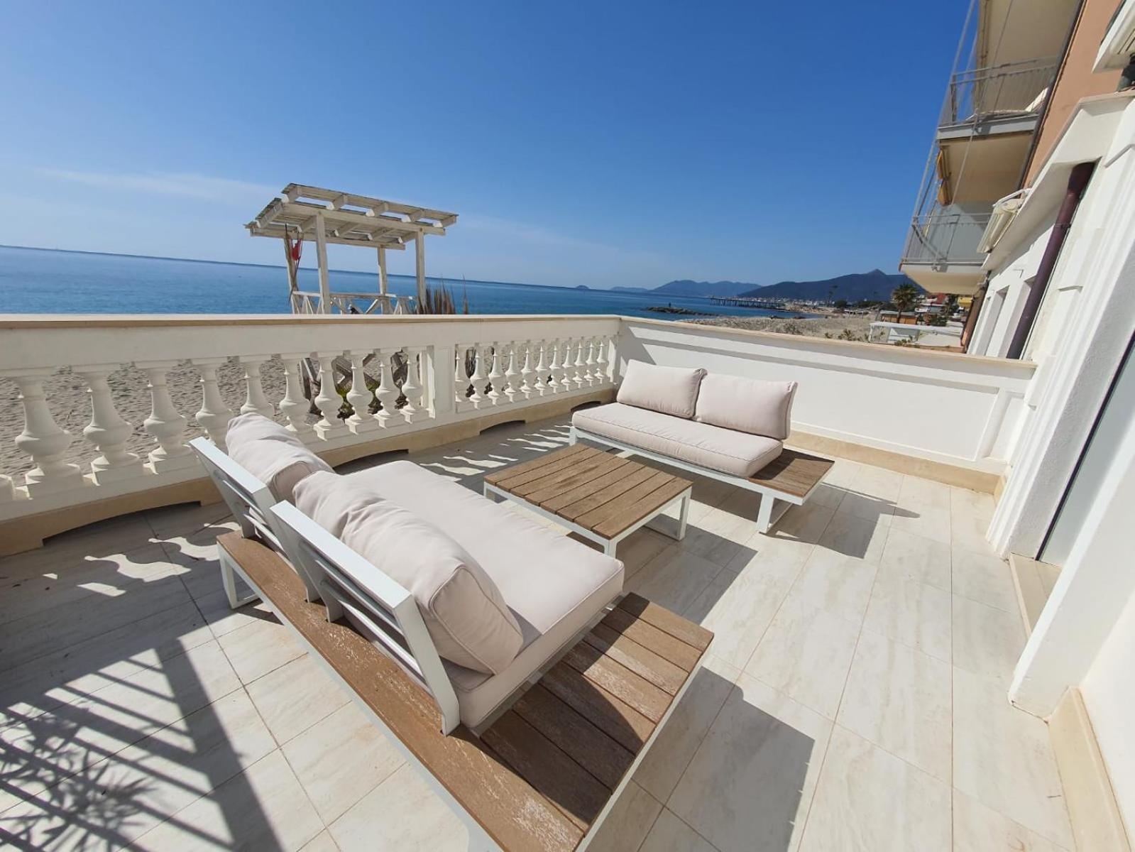 Blu Sea Apartments Pietra Ligure Extérieur photo