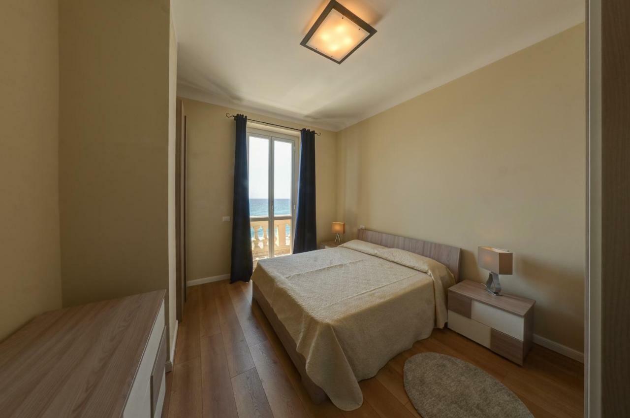 Blu Sea Apartments Pietra Ligure Extérieur photo